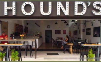 Το Hound’s cafe αναγκάστηκε να καταβάλει δεδουλευμένα πρώην εργαζόμενης μετά από κινητοποίηση